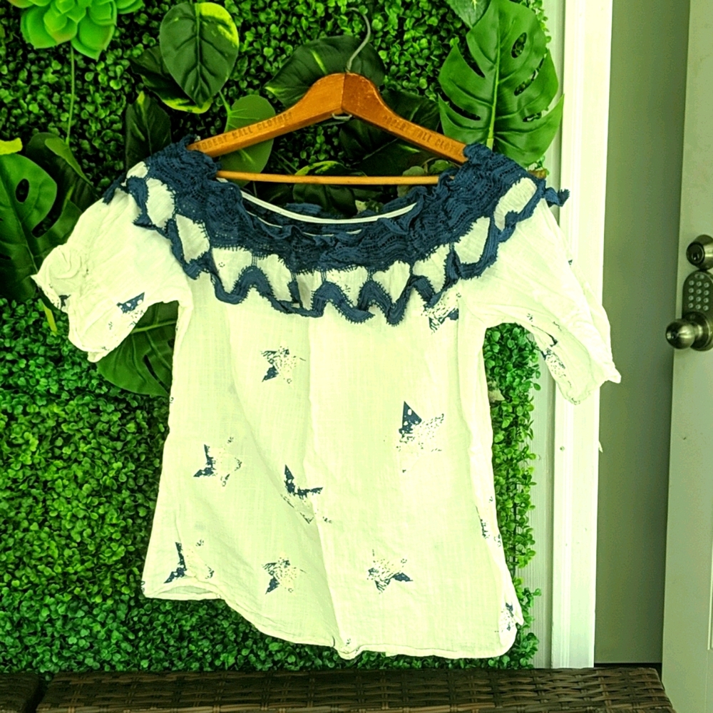 Top with lace details